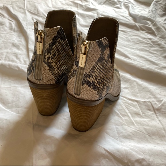 Vince Camuto leather snake print ankle booties US 7 - Picture 9 of 10